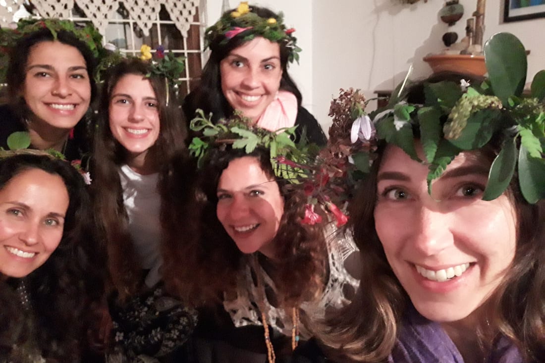 Encontro de mulheres conduzido pela Simoni