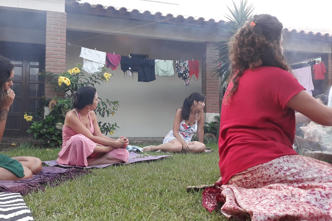 Simoni em um encontro de mulheres