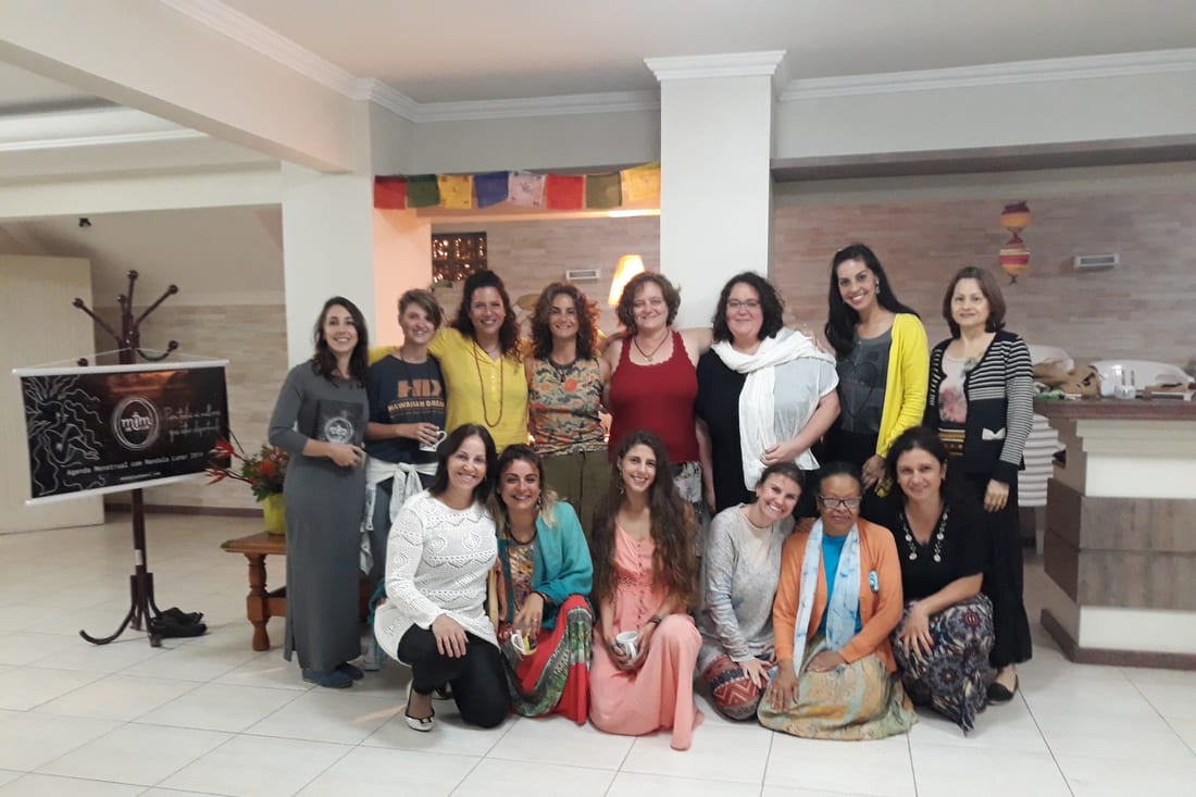Círculo de tambores com a Simoni