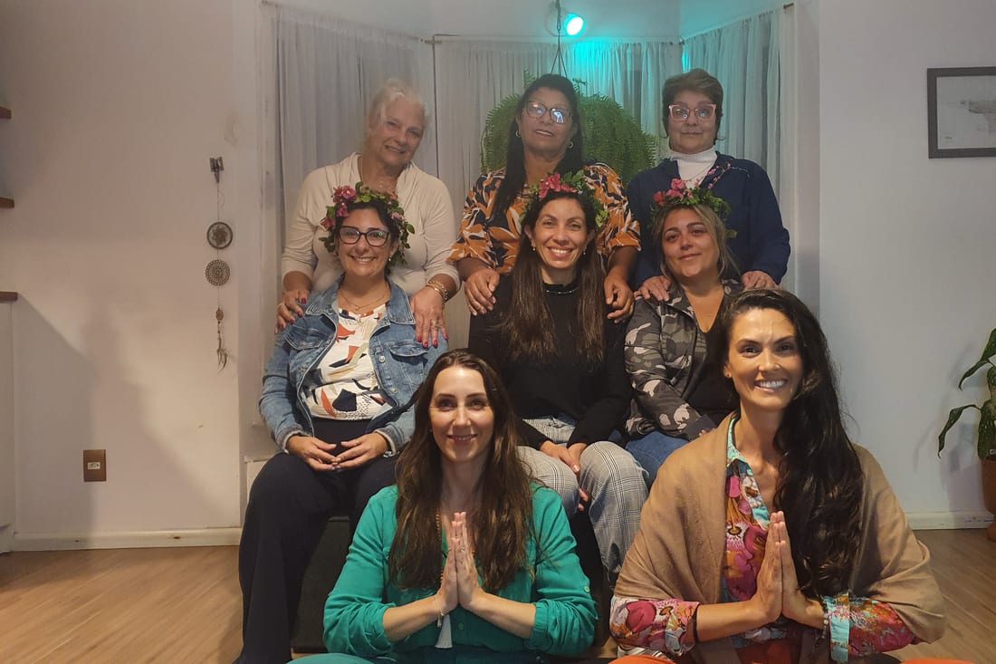 Encontro de mulheres conduzido pela Simoni